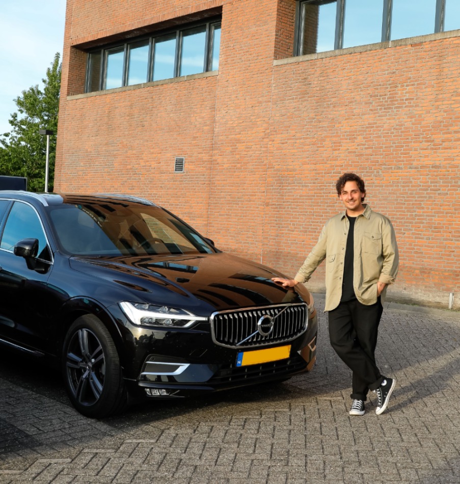 Nielson Bij Een Volvo Auto